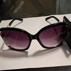 Vent Oversized Gold & Black Sunglasses